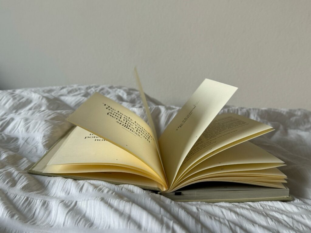 Science-based approach to quantum physics and manifestation techniques.