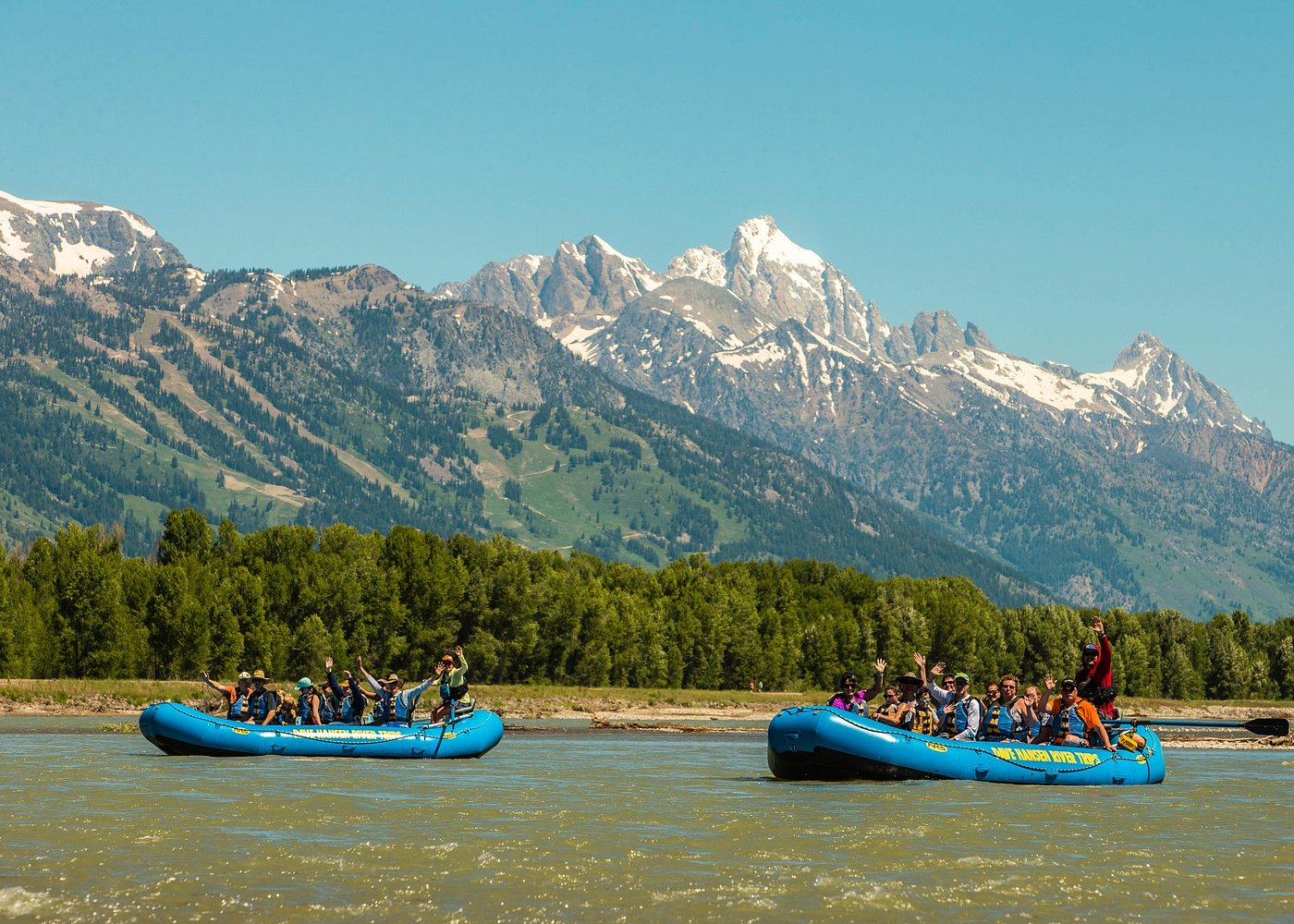snake river scenic boat tour in grand teton